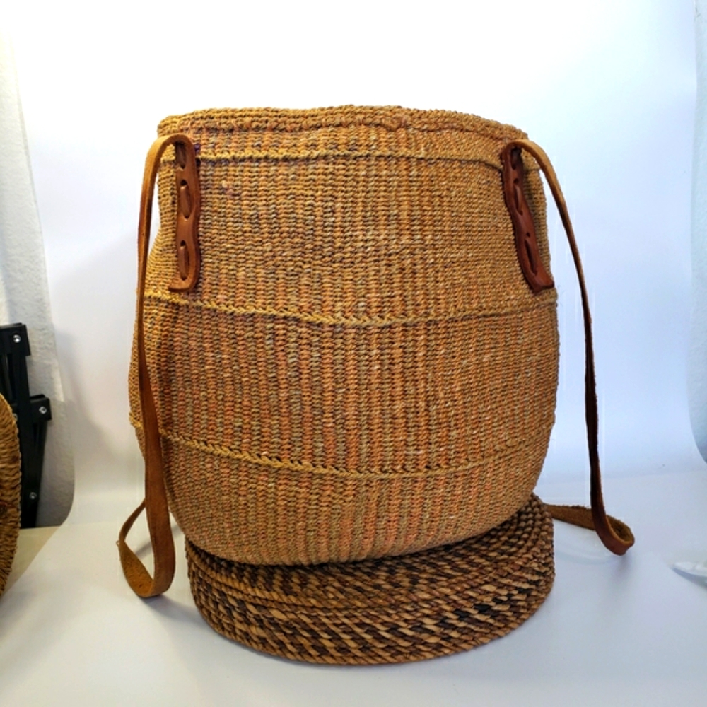 Raffia Basket Bag  Leather Straps Handcrafted Round Lrg Capacity 12 in Diameter